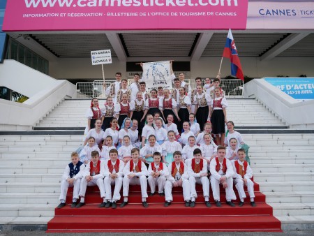 Cannes červený koberec
